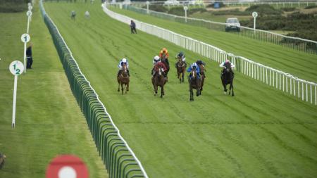 https://betting.betfair.com/horse-racing/Yarmouth%201280%20.jpg